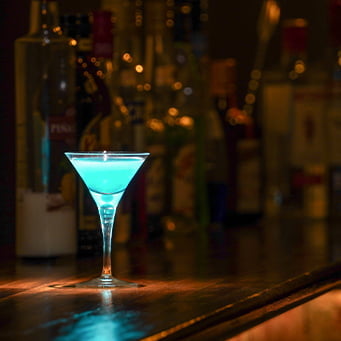 ラウンジのお酒で乾杯